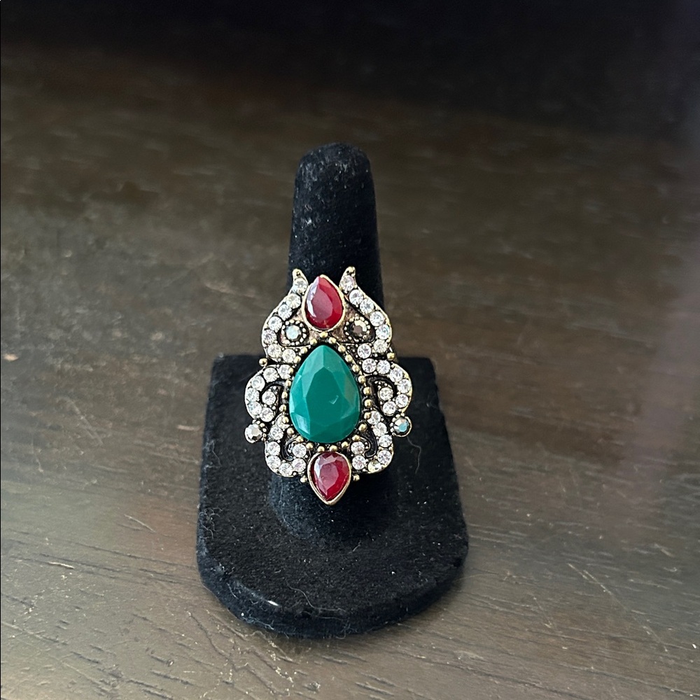 Elegant Red and Green Gemstone Ring with Rhinestones